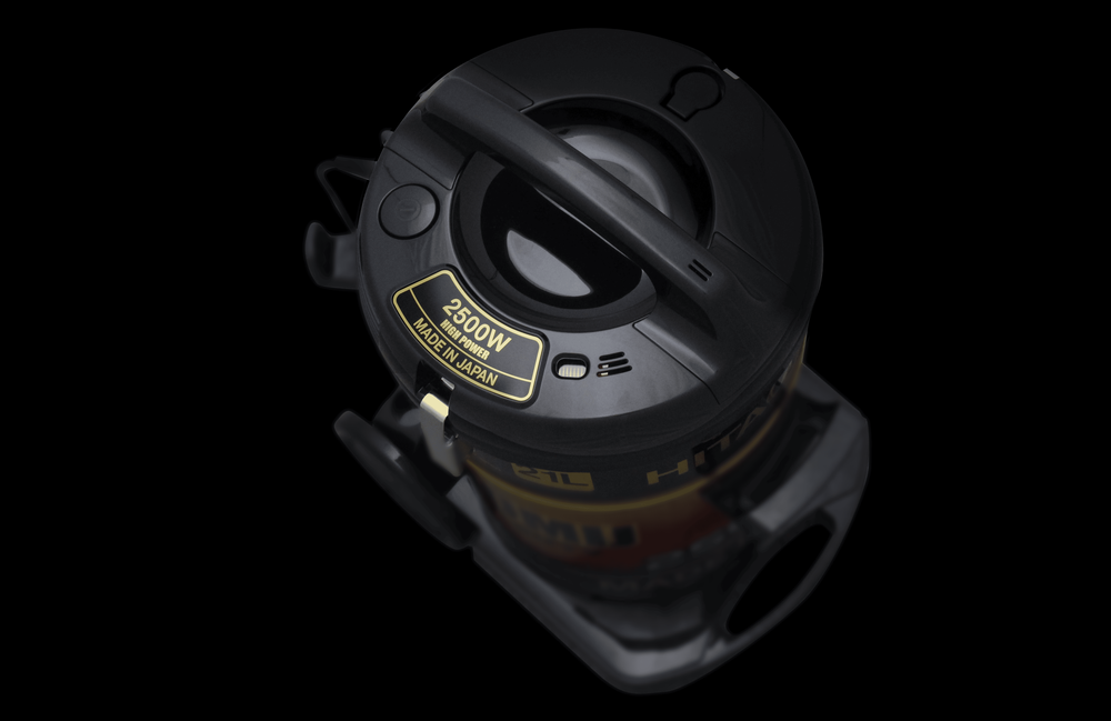 مكنسة برميل هيتاشي 21 لتر 2500 واط اسود في احمر (ياباني)