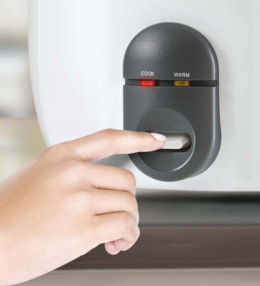 طباح ارز بلاك اند ديكر 1.8 لتر 700 واط ابيض