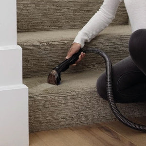 مكنسة بيسيل لإزالة البقع 1.1 لتر 330 واط اسود في ازرق (Spot&Stain)