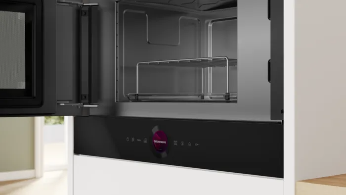 ميكرويف بلت ان بوش 21 لتر 900 واط اسود (المملكة المتحدة)